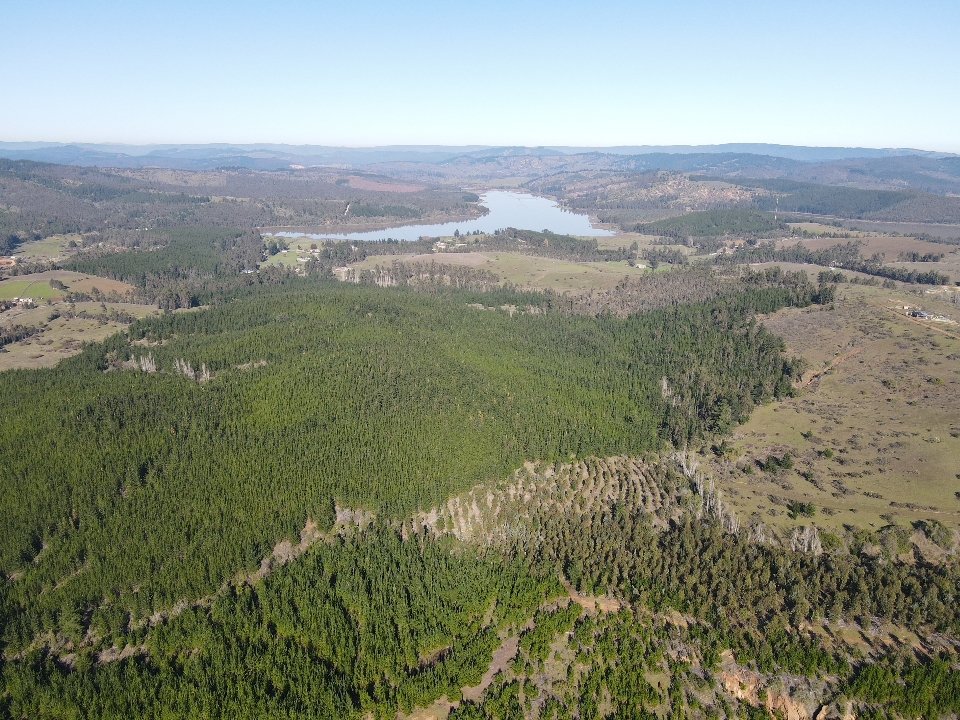 Montañas y cielo azul